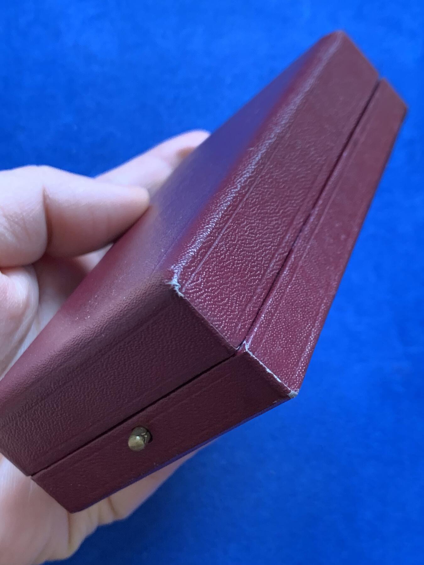 《竞宝斋》第468场 周日，周一 2场连拍 （全场包邮）欢迎送拍 法国文化部颁发旅游贡献奖 镀金银章，总重47克，带盒，银标在背面十点钟方向。