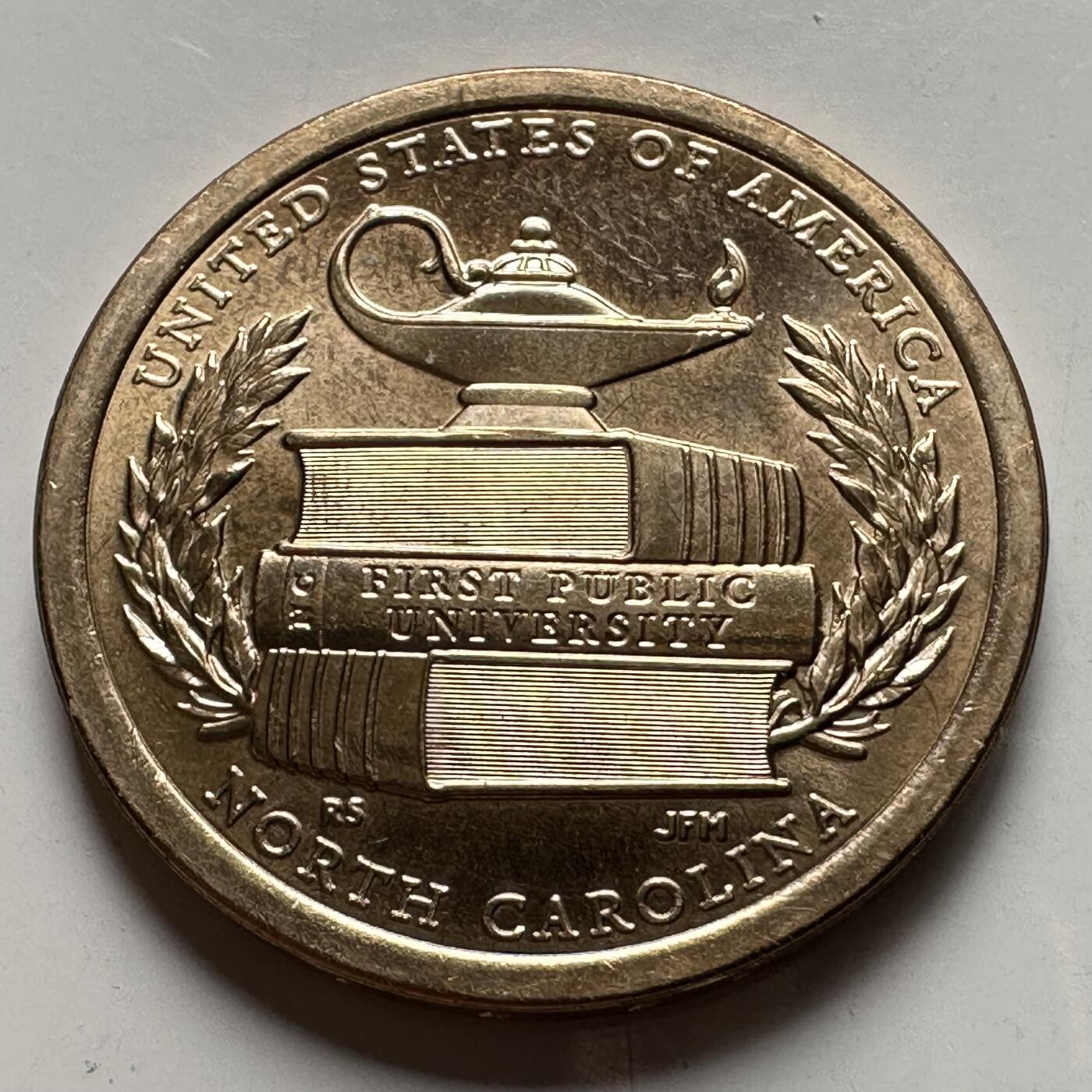 🌹外币初藏🌹🐯2026年第26场  各国纪念币专场 每周二四六晚8️⃣点 接代拍 美国 2021年 创新者系列北卡罗来纳州主题 纪念美国第一所公立大学的教育奠基成就 1元纪念币