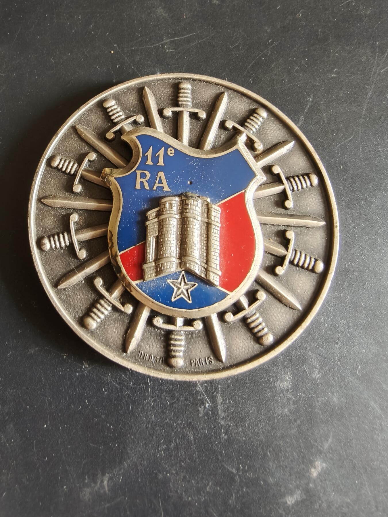 老王徽章第186期 法国第11炮兵团纪念章    原盒    内衬有损坏    直径66mm    重量132.1g