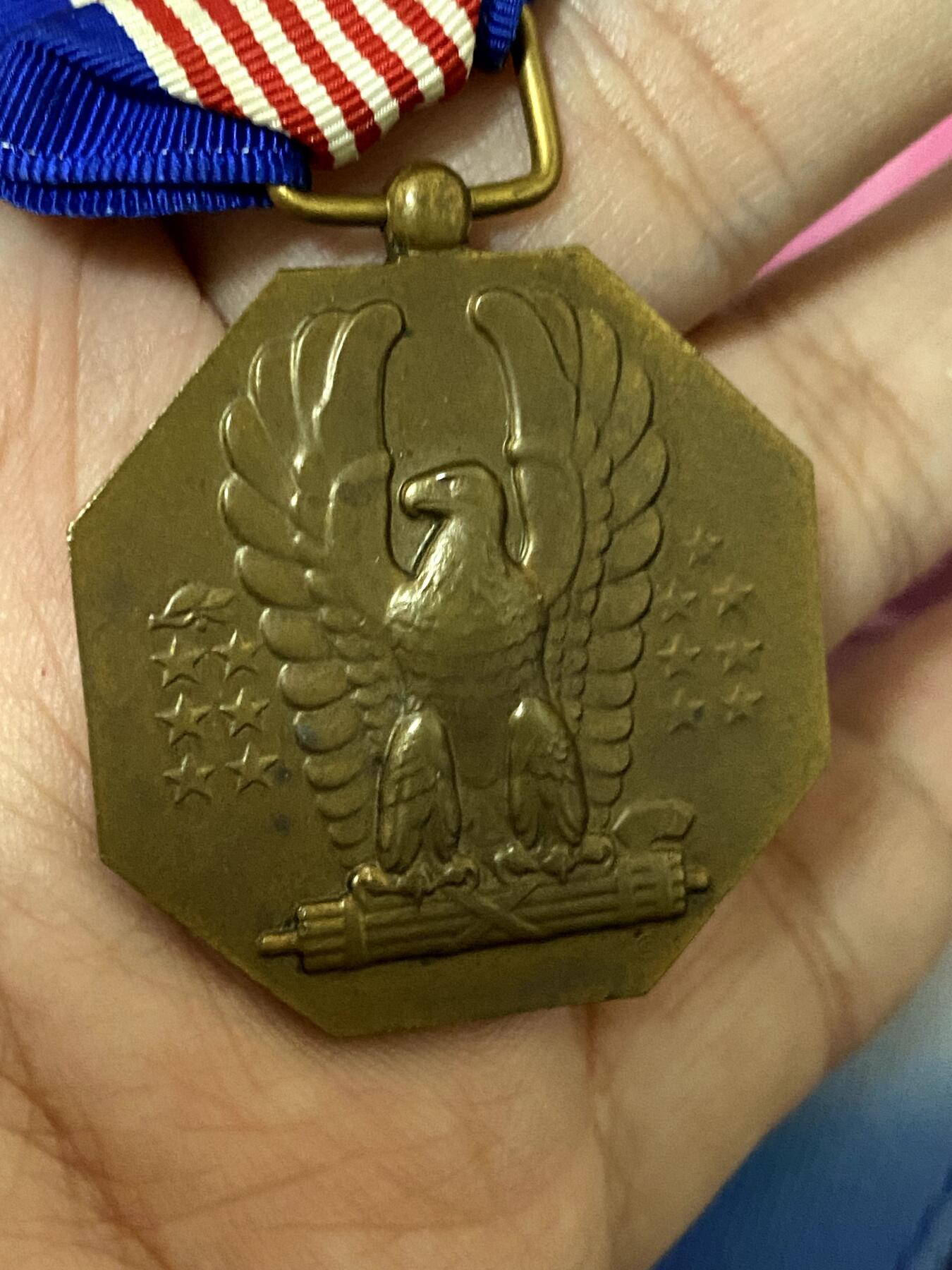 美德苏勋章奖章拍卖 本次各种都有 取消了保留价模式  德因原因只上2-3图 具体的想要的请联系我要完整图。都经过讨论未标明则全部是原品，保真 放心拍。3月4日晚上九点结束在麦稀奇 找不到的加我qq或者微信都是184277308备注苏章拍卖。