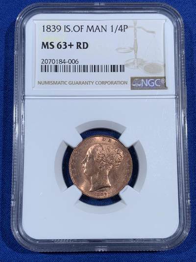 《竞宝斋》第468场 周日，周一 2场连拍 （全场包邮）欢迎送拍 - NGC MS63+RD 英属马恩岛1839年小维1/4便士，单年版，近出厂级铜光，保存极佳，历经近200年仍耀眼夺目，实属难得。初版小维头像+三条腿。年初同品种62BN稀奇700元不含佣成交，高分+RD极为难得