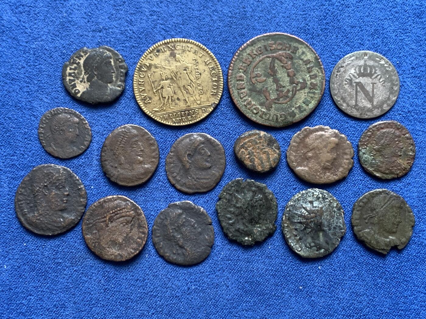 《竞宝斋》第468场 周日，周一 2场连拍 （全场包邮）欢迎送拍 16枚一组 早期钱币/代币 细节见图 总重37.65克