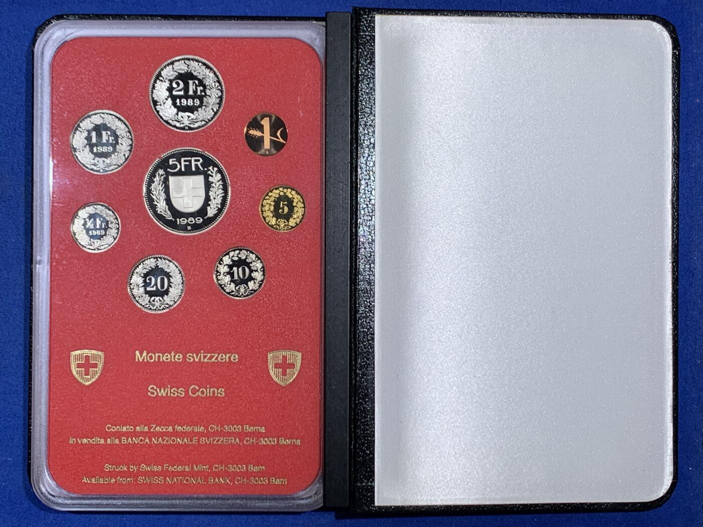 《竞宝斋》第468场 周日，周一 2场连拍 （全场包邮）欢迎送拍 瑞士1989年精制套币 册装