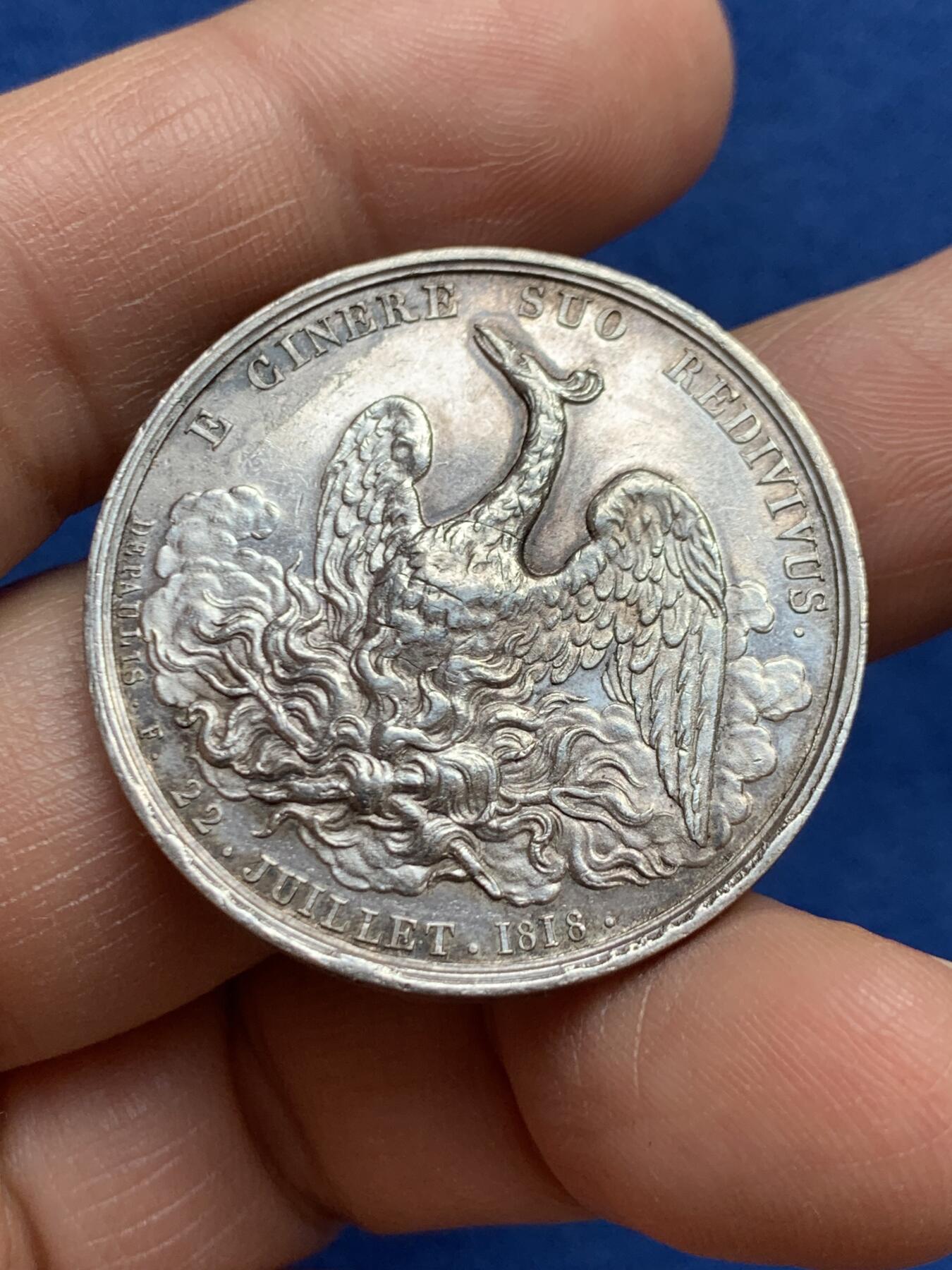 《竞宝斋》第468场 周日，周一 2场连拍 （全场包邮）欢迎送拍 法国塞纳火灾互助保险，浴火凤凰圆形少见款，直径：34.6mm，重：17.7g，蜜蜂银标边铭。