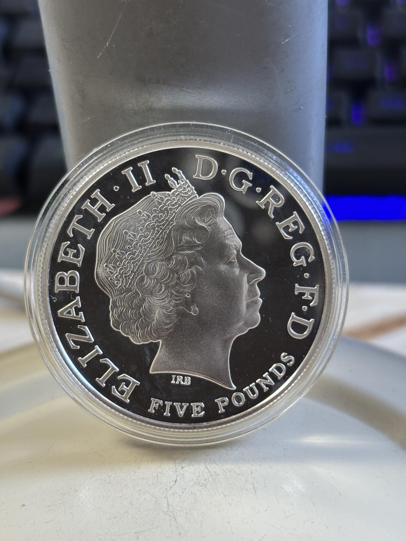 第193期拍卖 英国法国2004年英法友好协议100年纪念银币2枚套装，英国925银，28.28克，法国900银，22.2克