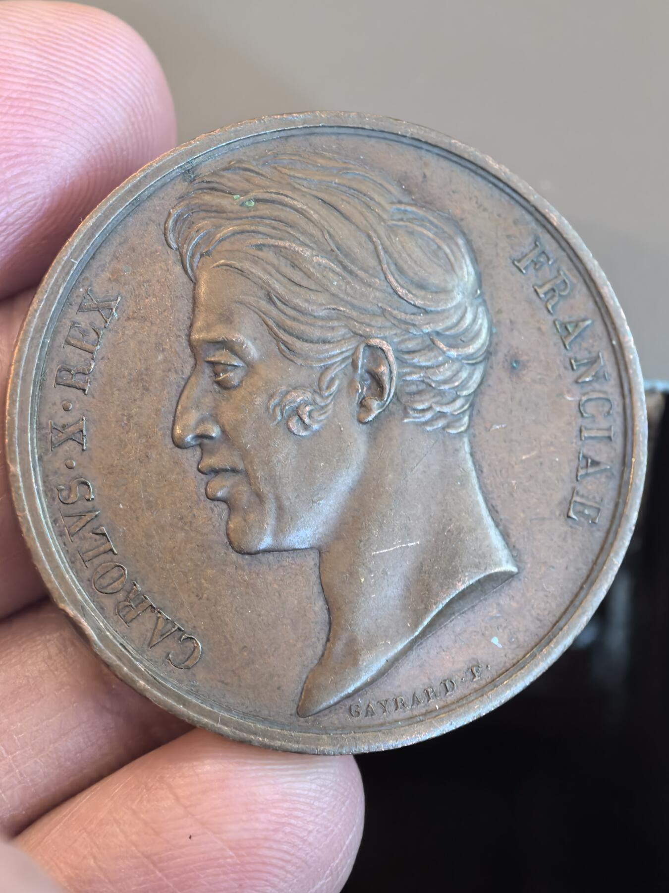 欧洲微章、铜章、银章和银币第三场 一枚法国波旁复辟时期的**“阿图瓦伯爵（查理十世）访问阿图瓦地区纪念章”**，发行于1817年，由著名雕刻家雷蒙·盖拉尔（Raymond Gayrard）设计