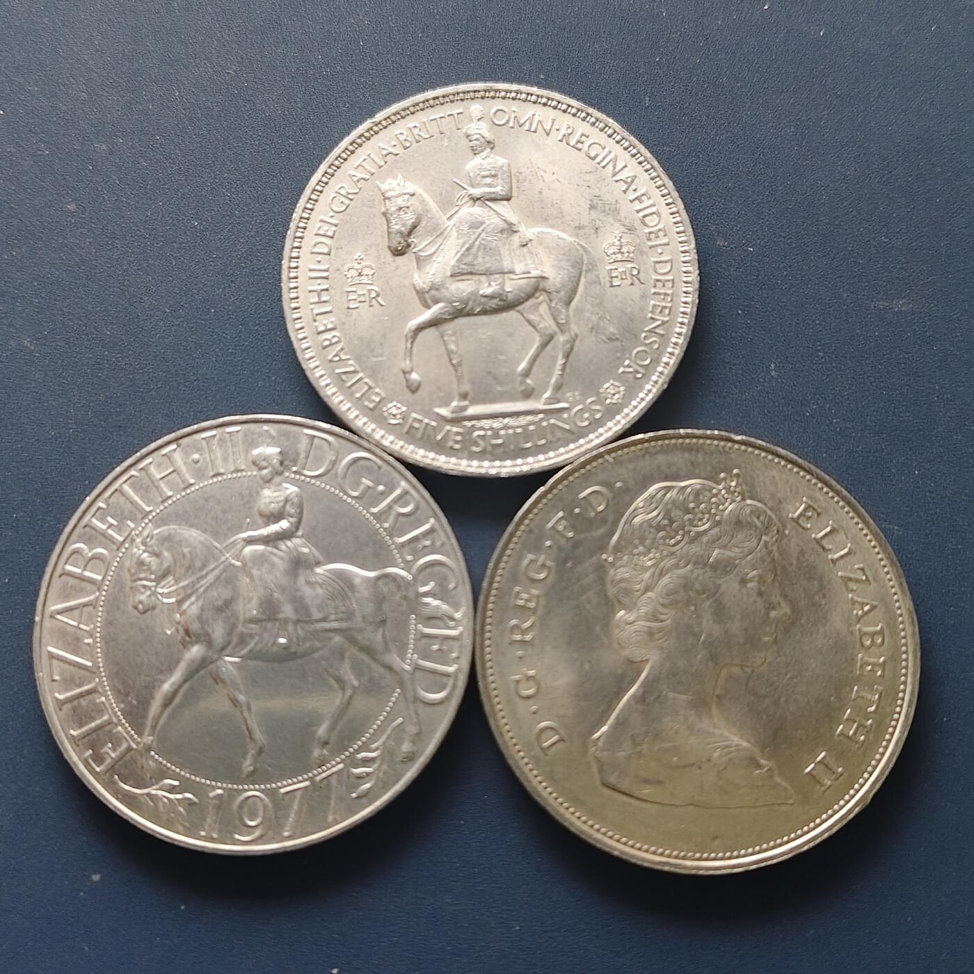 【全场包邮】纯粹捡漏拍510场 英国各年份克朗型纪念币3枚一组-1953年女王加冕+1977年女王登基25周年+1981年世纪婚礼