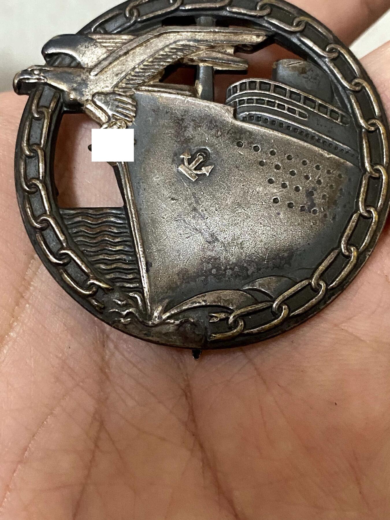 美德苏勋章奖章拍卖 本次各种都有 取消了保留价模式  德因原因只上2-3图 具体的想要的请联系我要完整图。都经过讨论未标明则全部是原品，保真 放心拍。3月4日晚上九点结束在麦稀奇 找不到的加我qq或者微信都是184277308备注苏章拍卖。 珍爱和平 德 突破封锁章 设计生产双标 存世量非常少 为最具辨识度和保真的施韦林厂版本 详细图标记图请加微要  品相非常好 厂标清晰 非常稀少  品相如图 实物实拍，所见即所得，售出非真假问题不退不换