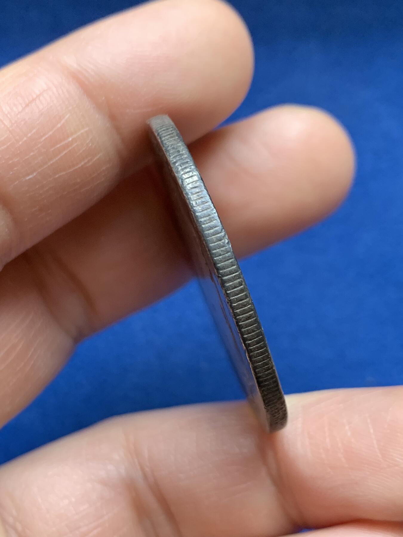 《竞宝斋》第468场 周日，周一 2场连拍 （全场包邮）欢迎送拍 美国1894年摩根一圆银币 流通品相 磨损大 手感温润 25.4克