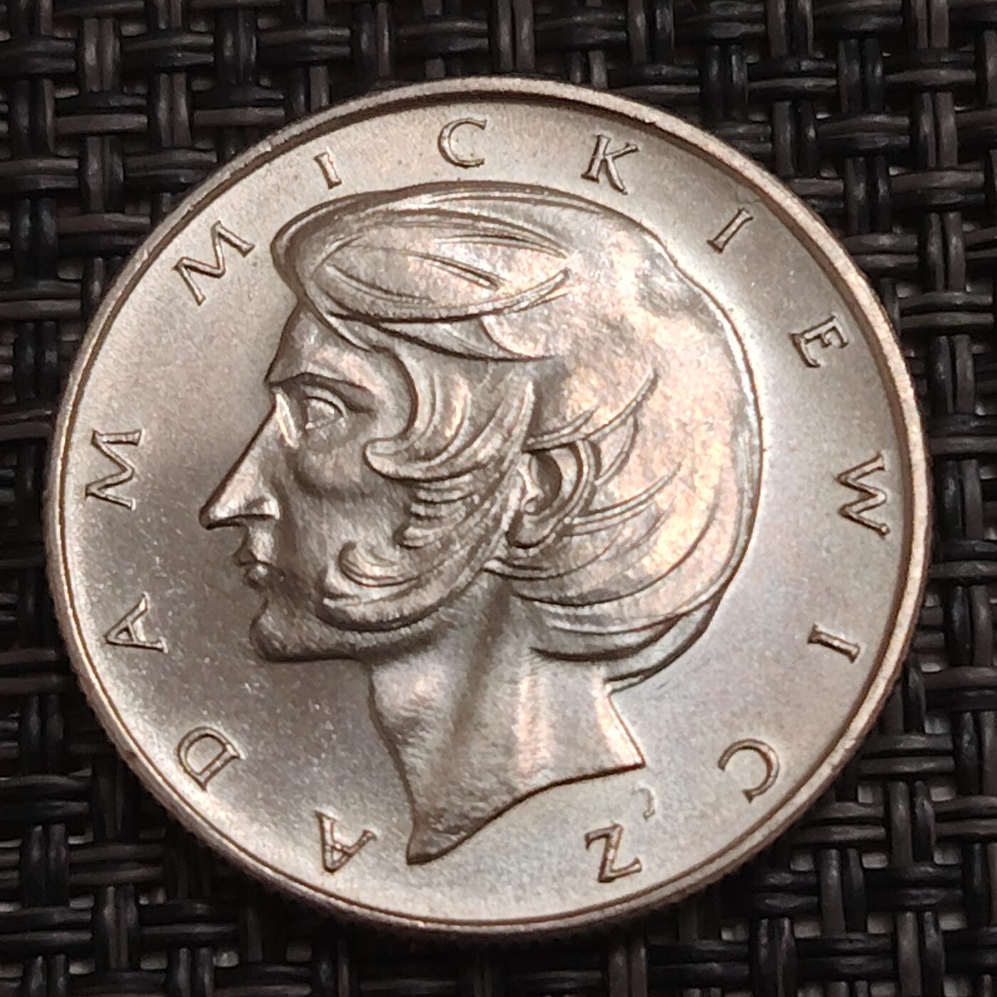 布加迪🐬～世界钱币(上海)🌾第 280 期 /  各国套币和散币 波兰🇵🇱 1975年 10兹罗提 诗人米凯维奇纪念币 25mm