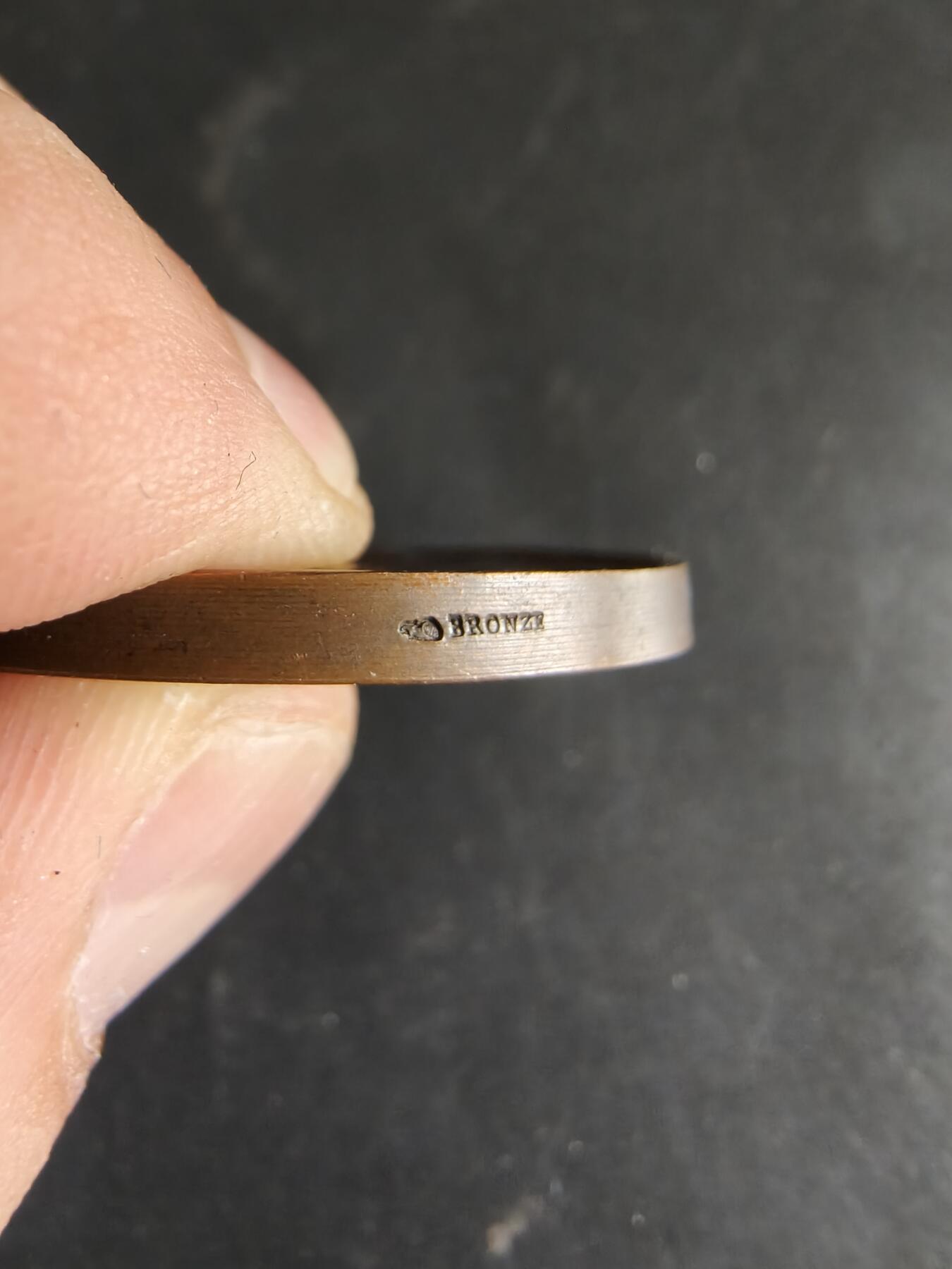 老王徽章第186期 法国巴黎动物保护协会大铜章     直径41mm    重量38.1g