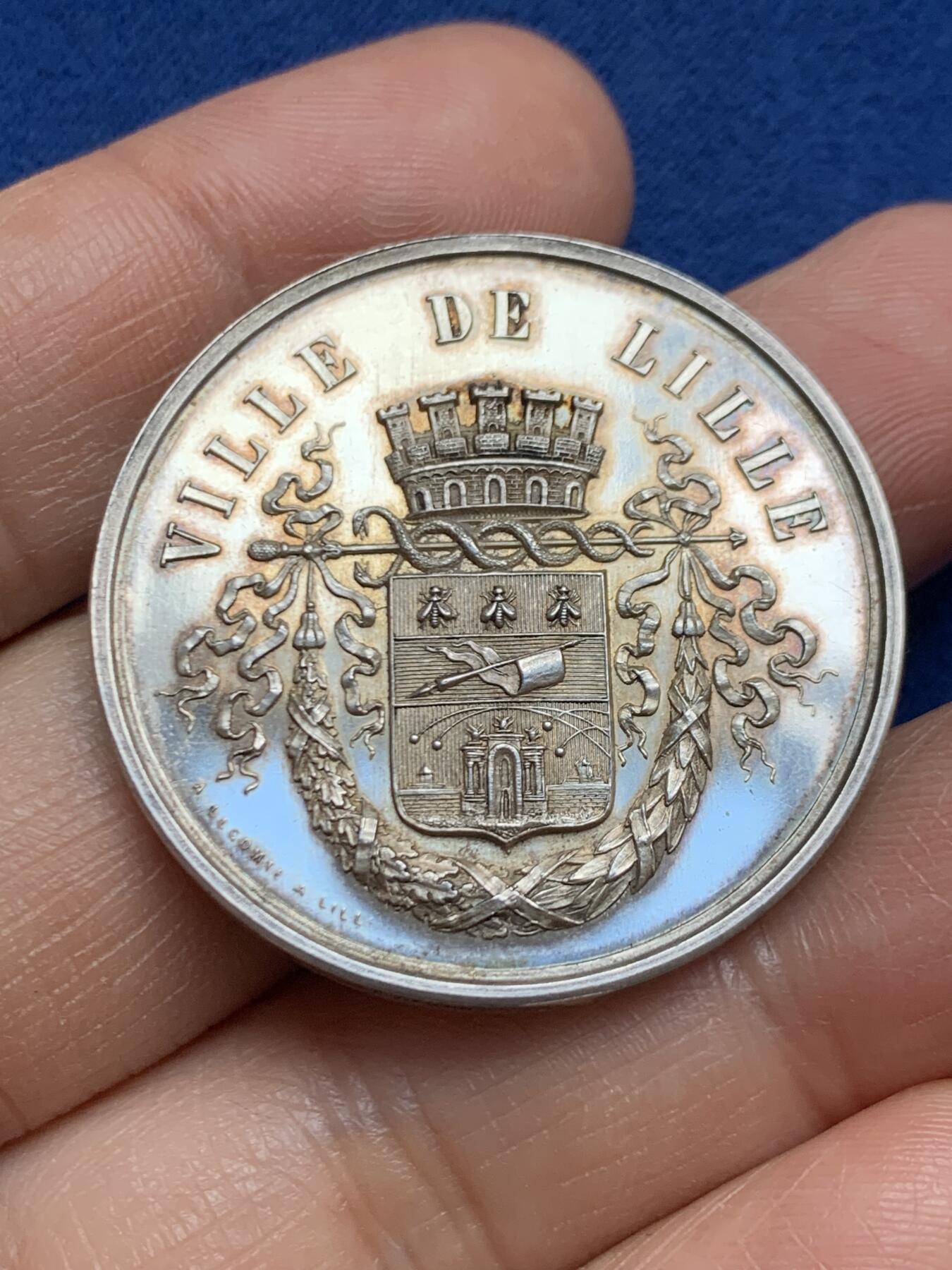 《竞宝斋》第469场 周日，周一 2场连拍 （全场包邮）欢迎送拍 法国1878里尔市银章 22.25克 36mm 蜜蜂银标