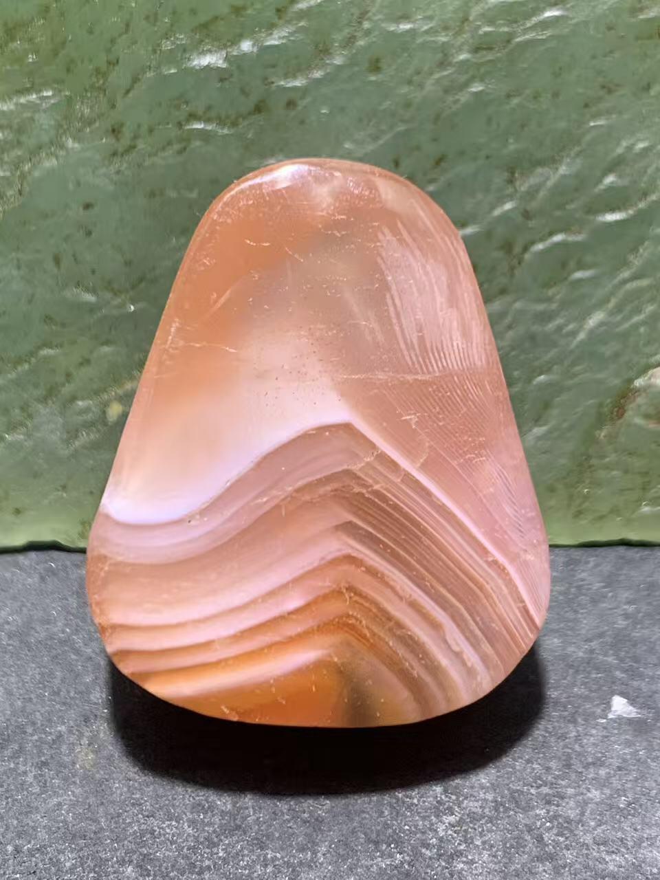 川料红白千层纹南红玛瑙雕刻雄鸡吊坠一个