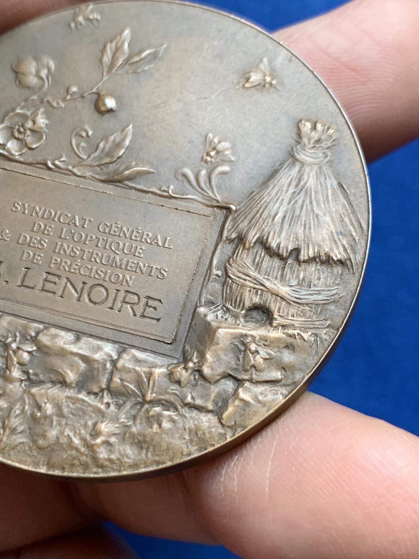 《竞宝斋》第469场 周日，周一 2场连拍 （全场包邮）欢迎送拍 法国光学与精密仪器协会铜章 56.2克 49.5mm 铜标边铭 带盒