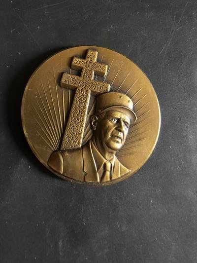 老王徽章第186期 - 法国夏尔·戴高乐诞辰一百周年纪念章    直径48mm    重量64g