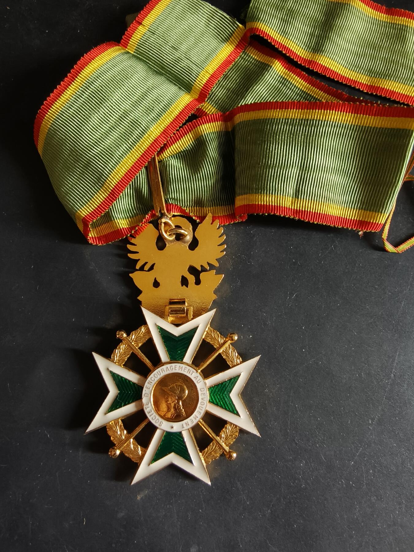 老王徽章第186期 法国指挥官级鼓励奉献协会勋章    绶带有瑕疵