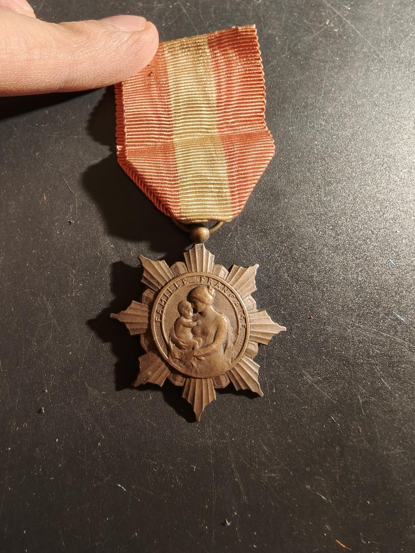 老王徽章第186期 法国铜级母亲奖章