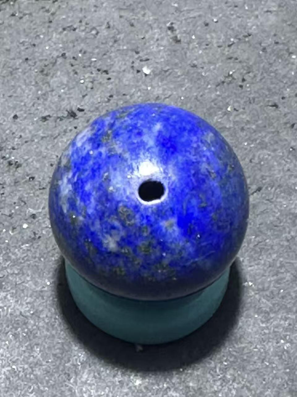 精美阿富汗老矿青金石圆珠一个！