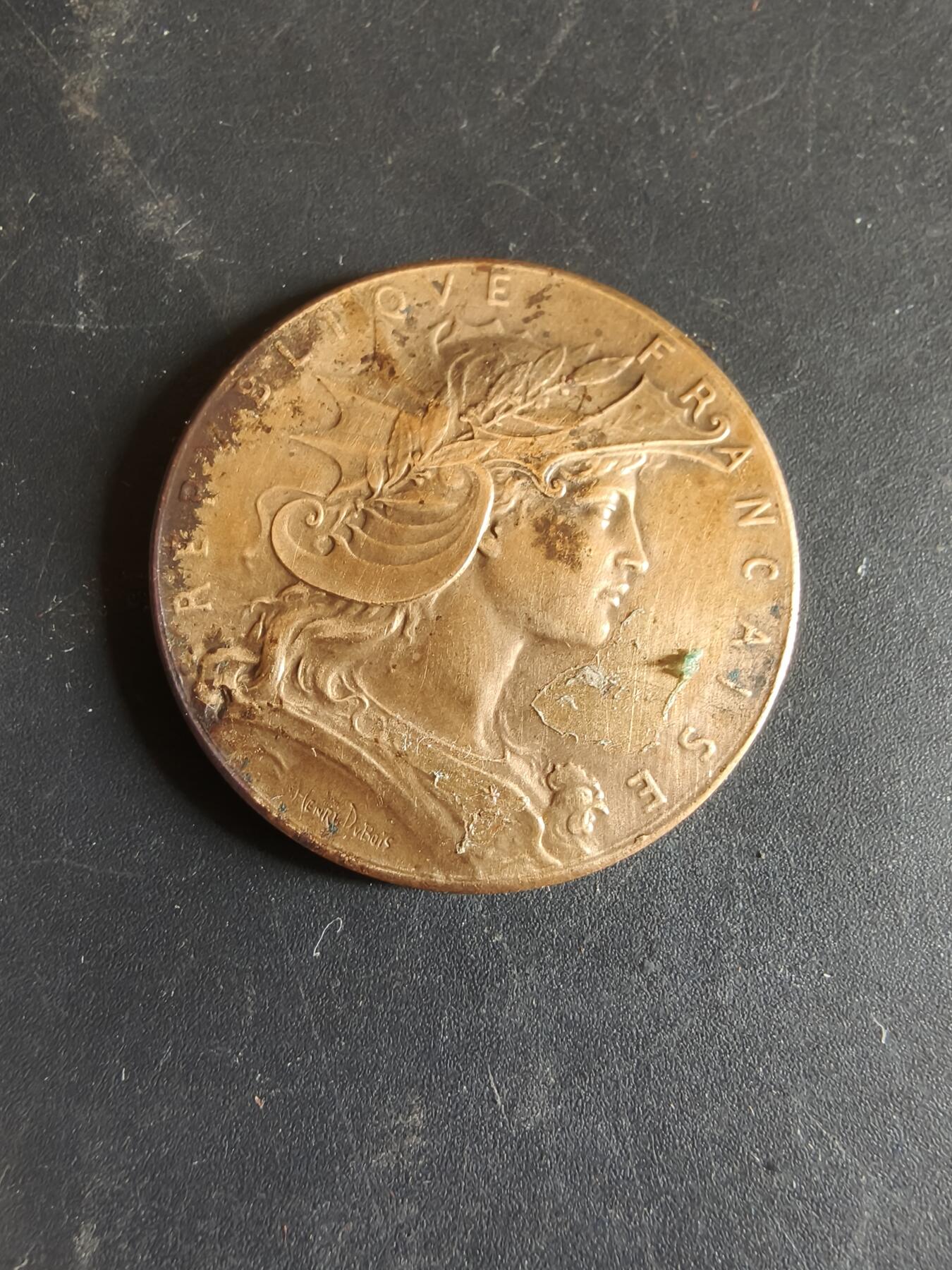 老王徽章第186期 法国战争部射击竞赛大铜章    大师杜布瓦作品   戎装玛丽安娜     直径32mm    重量12.3g