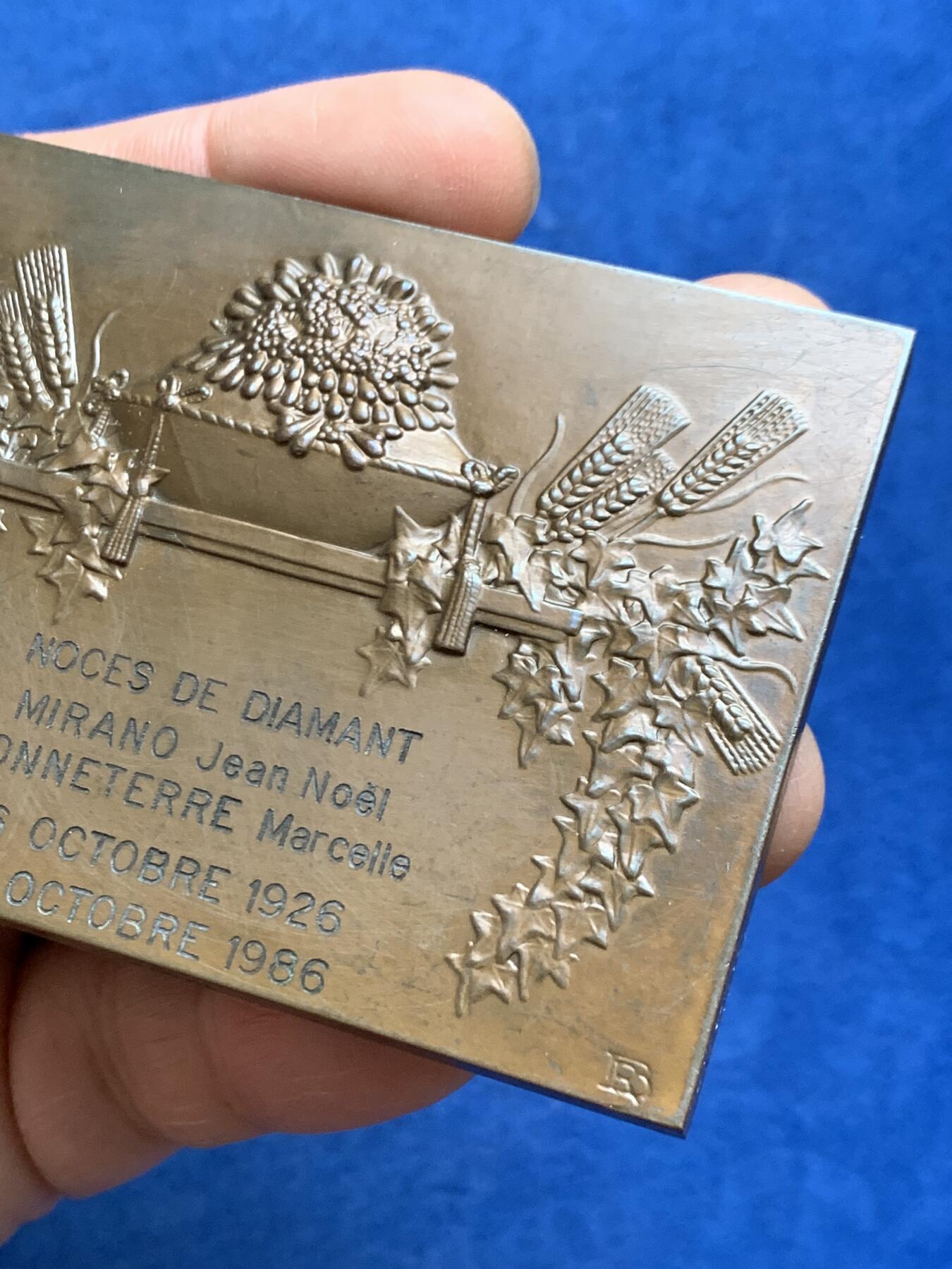 《竞宝斋》第469场 周日，周一 2场连拍 （全场包邮）欢迎送拍 名家名作 法国结婚60周年纪念大铜章 206.7克 57.3*79.7mm 丰饶角铜标边铭 带盒