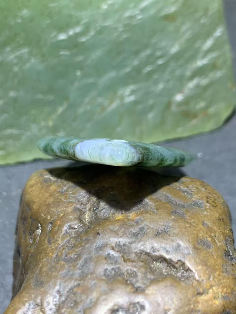 精美冰透水草玛瑙吊坠一个，