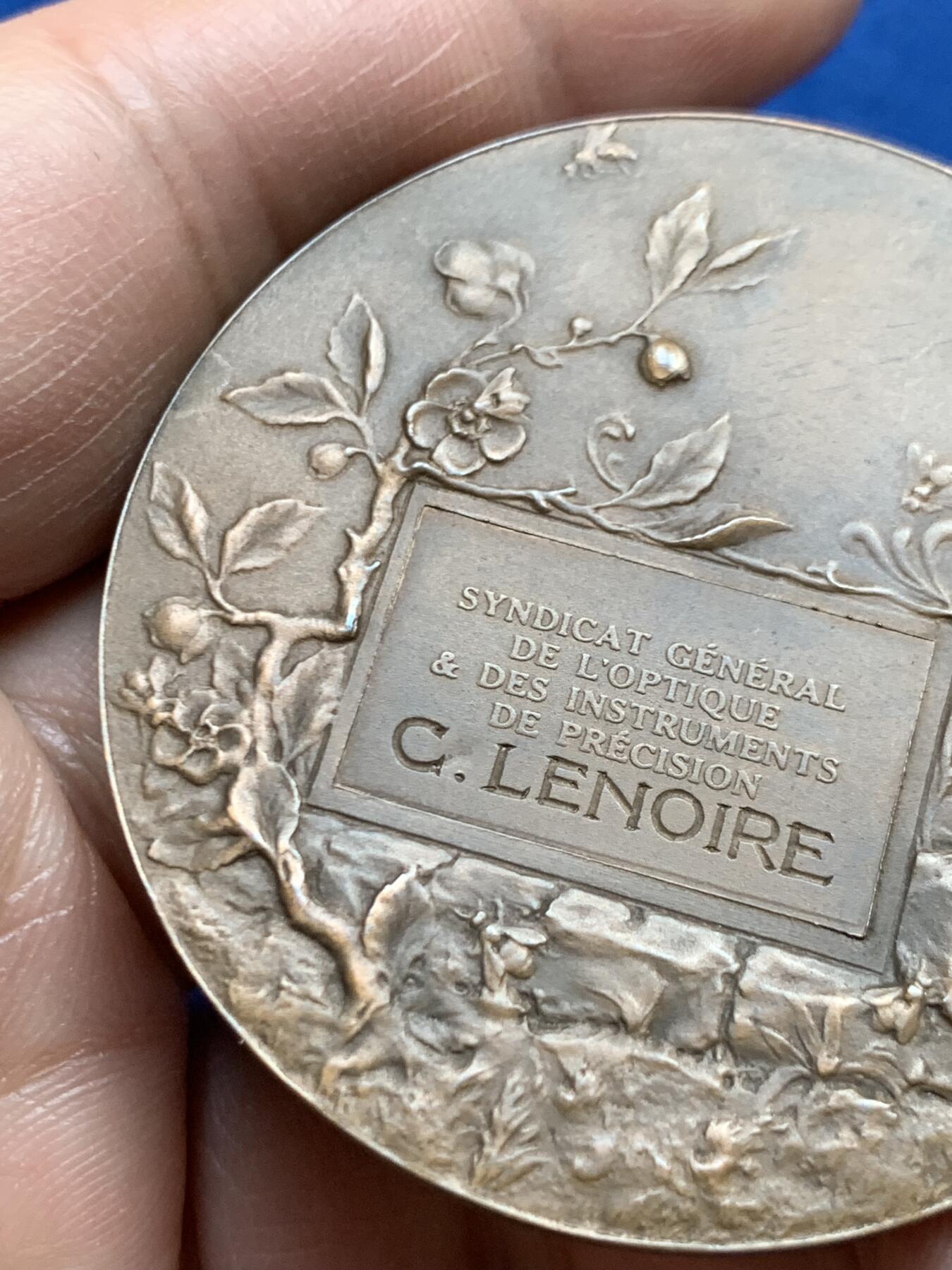 《竞宝斋》第469场 周日，周一 2场连拍 （全场包邮）欢迎送拍 法国光学与精密仪器协会铜章 56.2克 49.5mm 铜标边铭 带盒