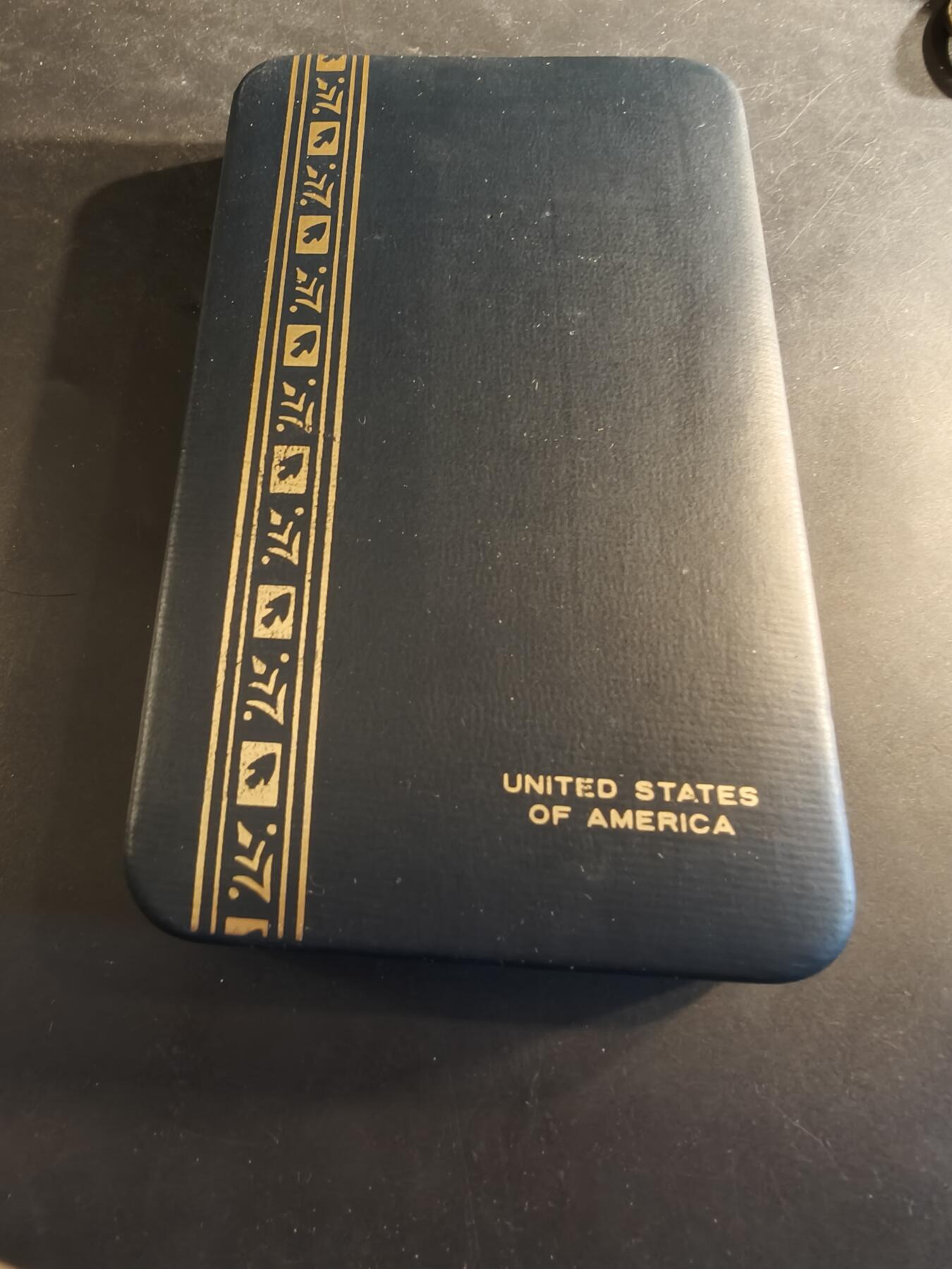 老王徽章第186期 美国国防部优异服务奖章    原盒带略和珐琅略   少见全套