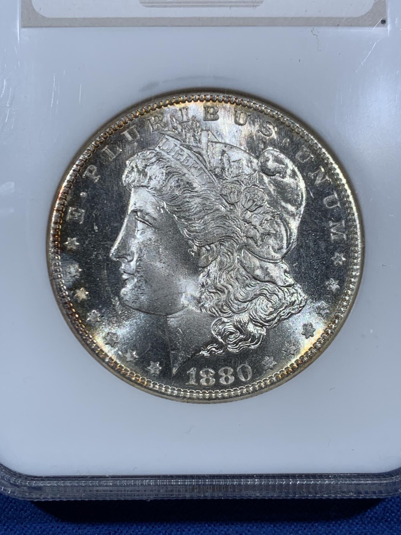 《竞宝斋》第469场 周日，周一 2场连拍 （全场包邮）欢迎送拍 NGC MS65PL 美国1880s摩根银币 ngc老盒子 镜面感十足，胜过大部分pl摩根，转光丝滑，两面边缘黄油彩实属难得，老盒溢价＋超强镜面观感