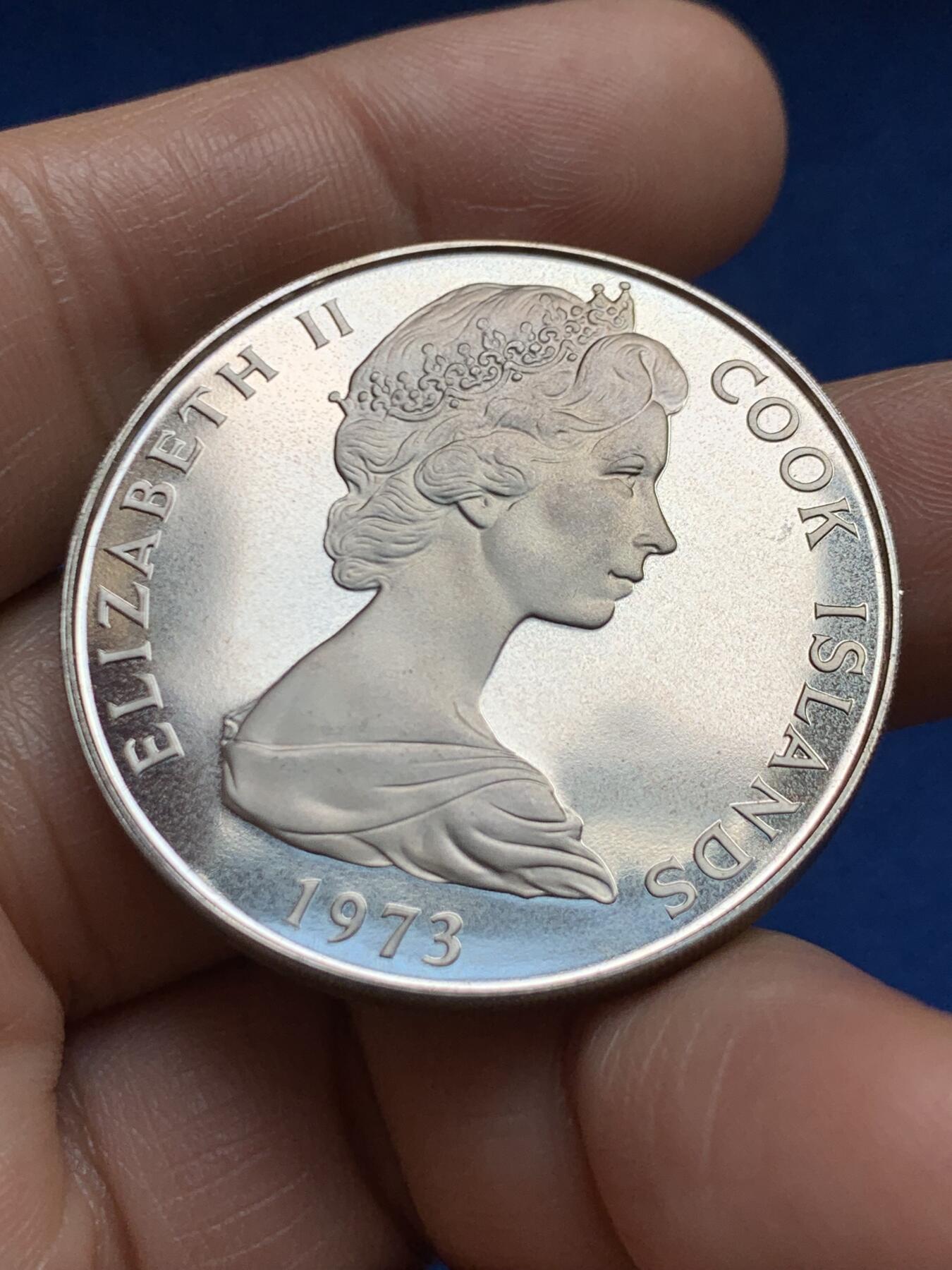 《竞宝斋》第469场 周日，周一 2场连拍 （全场包邮）欢迎送拍 库克群岛1973年伊丽莎白二世女王-Tiki雕像1元