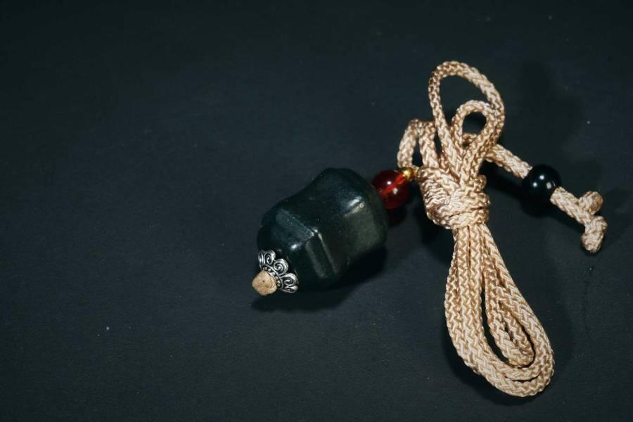 上海都达杂项专场五十六【全场包邮】  天然和田玉青玉六角珠挂件 附鉴定证92-60书