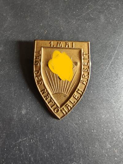 老王徽章第186期 - 德三五一国家劳动节证章  1934年?