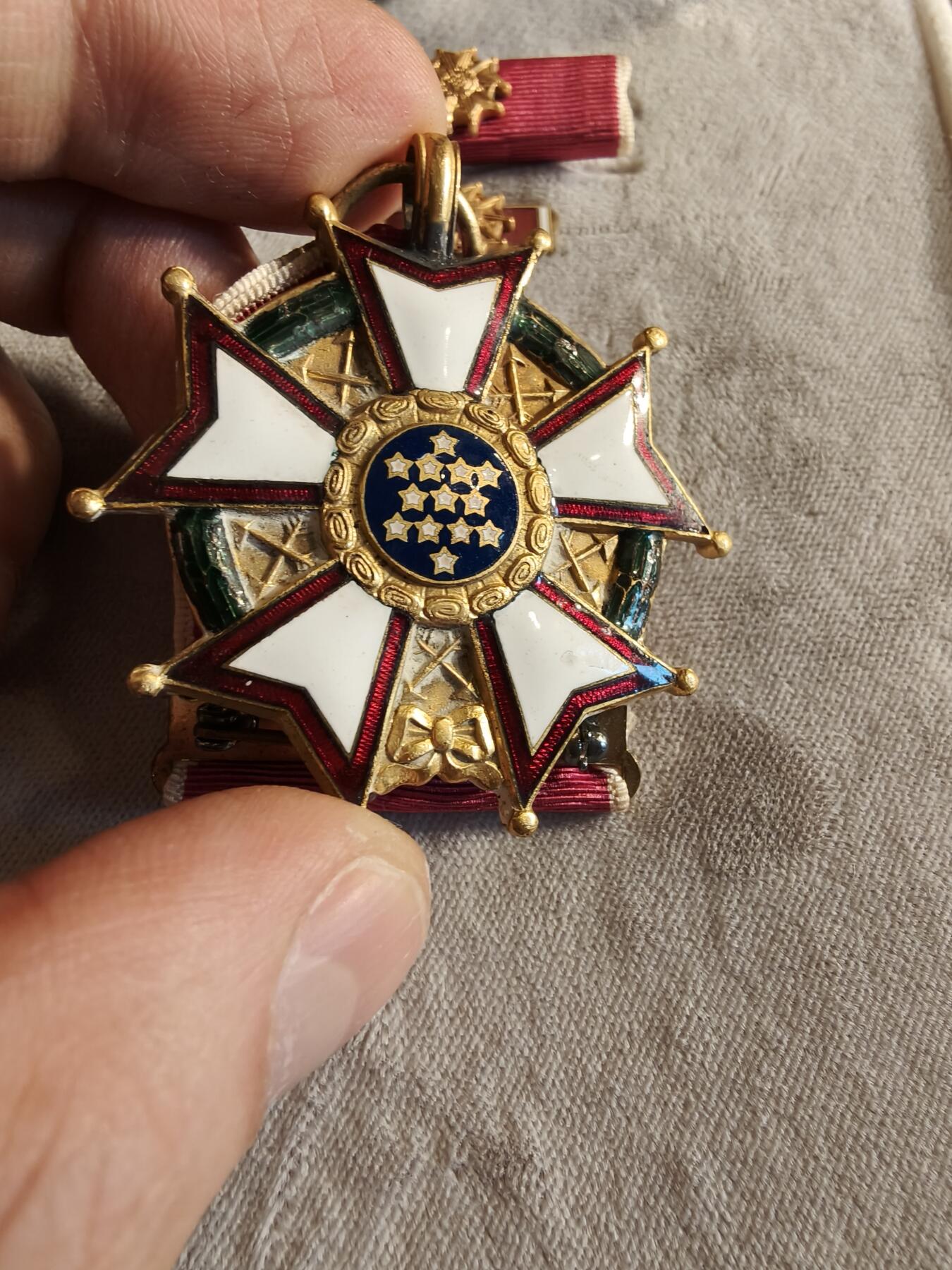 老王徽章第186期 美国军官级功绩军团勋章    原盒带略和珐琅略    早期上挂