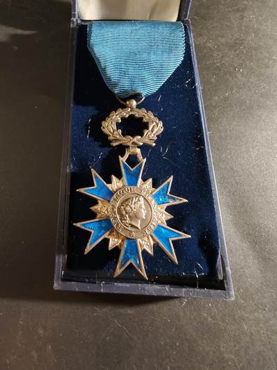 老王徽章第186期 - 法国骑士级国家功勋勋章    原盒   950银质珐琅   24.2g