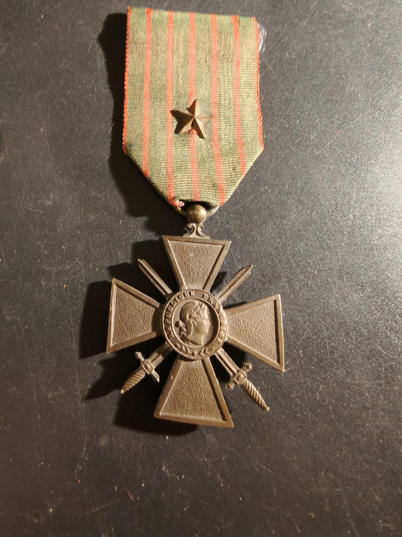 老王徽章第186期 法国1915版战争十字奖章   一颗铜星勋饰