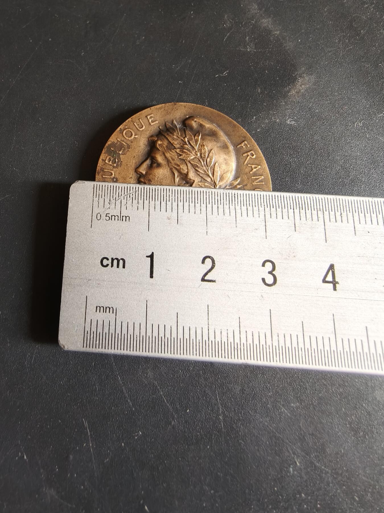 老王徽章第186期 法国第70步兵团混合射击竞赛大铜章    直径32mm    重量12.3g