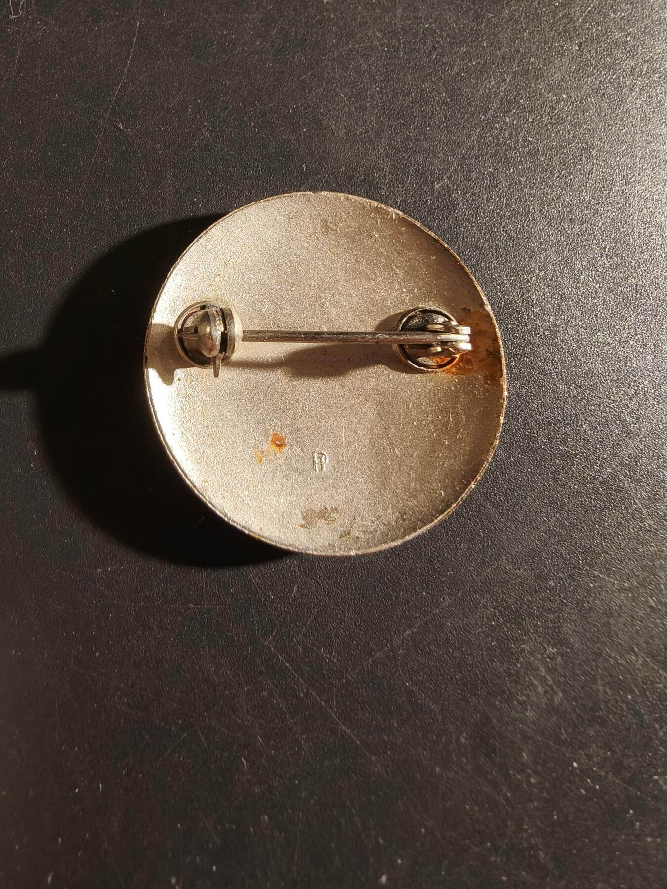 老王徽章第186期 德国红十字会证章   