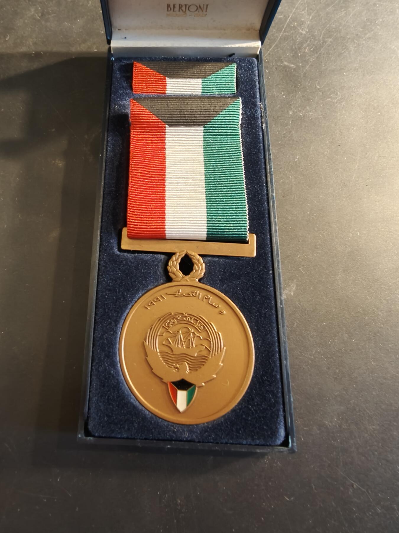 老王徽章第186期 科威特海湾战争本土解放奖章    原盒带略   意大利代工版