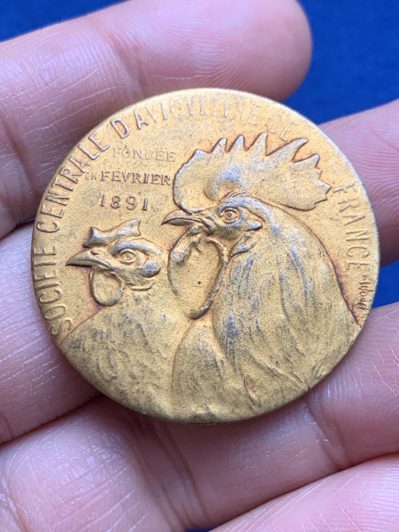 《竞宝斋》第469场 周日，周一 2场连拍 （全场包邮）欢迎送拍 1891年法国鸟舍、家禽饲养与狩猎等优选卫生经济镀金铜章 23.5克 35.9mm