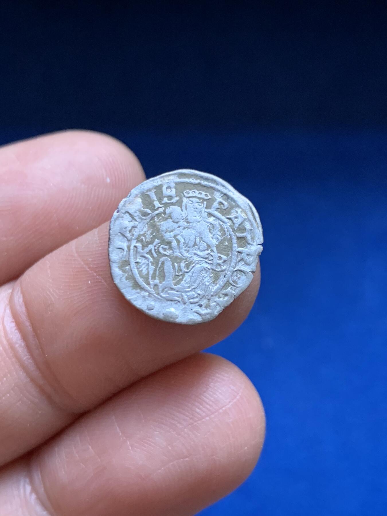 《竞宝斋》第469场 周日，周一 2场连拍 （全场包邮）欢迎送拍 匈牙利1568年圣母抱婴克鲁泽银币 少见 0.55克