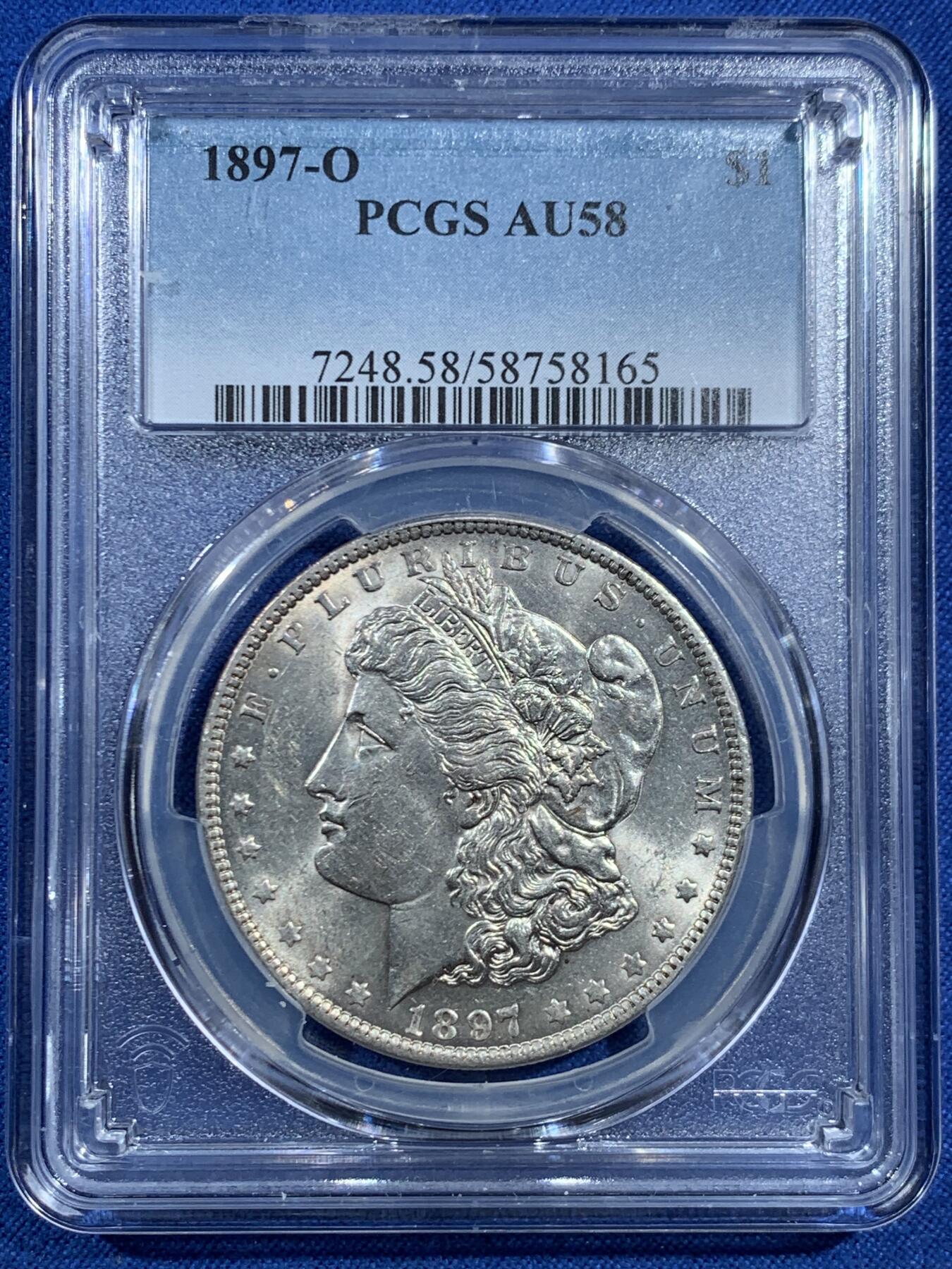 《竞宝斋》第469场 周日，周一 2场连拍 （全场包邮）欢迎送拍 PCGS AU58 美国 1897 O 摩根银币 此年份摩根大量钱币於法案中被融毁 因此好品难寻 麦稀奇首见如此高分稀有钱币 此币乃收藏中必不可少的一环 转光犀利 PCGS指导价3991