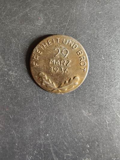 老王徽章第186期 - 德三1936年小胡子“面包与自由”口号证章