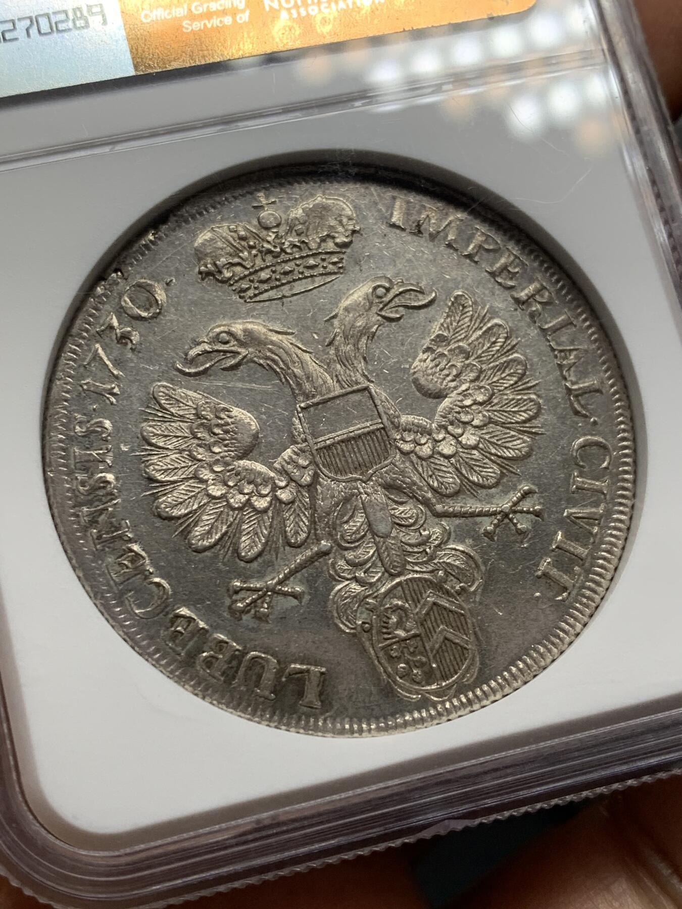 《竞宝斋》第469场 周日，周一 2场连拍 （全场包邮）欢迎送拍 NGC AU58 吕贝克自由市 1730年 1泰勒银币 奥格斯堡信纲200周年纪念 背面帝国鹰栩栩如生 罕见品种 盒子左下角有磕