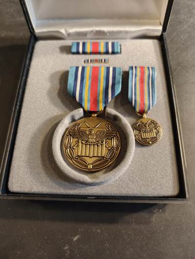 老王徽章第186期 - 美国反恐战争远征奖章 原盒带略、珐琅略和迷你章 少见全套