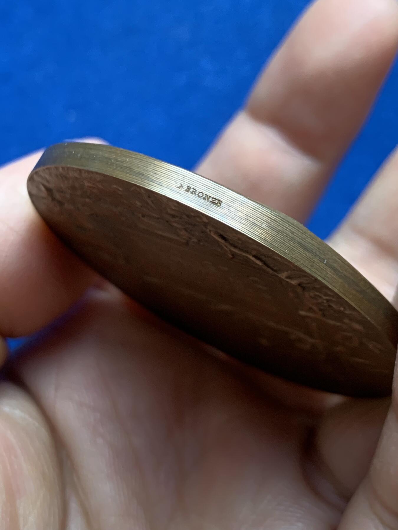 《竞宝斋》第469场 周日，周一 2场连拍 （全场包邮）欢迎送拍 法国光学与精密仪器协会铜章 56.2克 49.5mm 铜标边铭 带盒