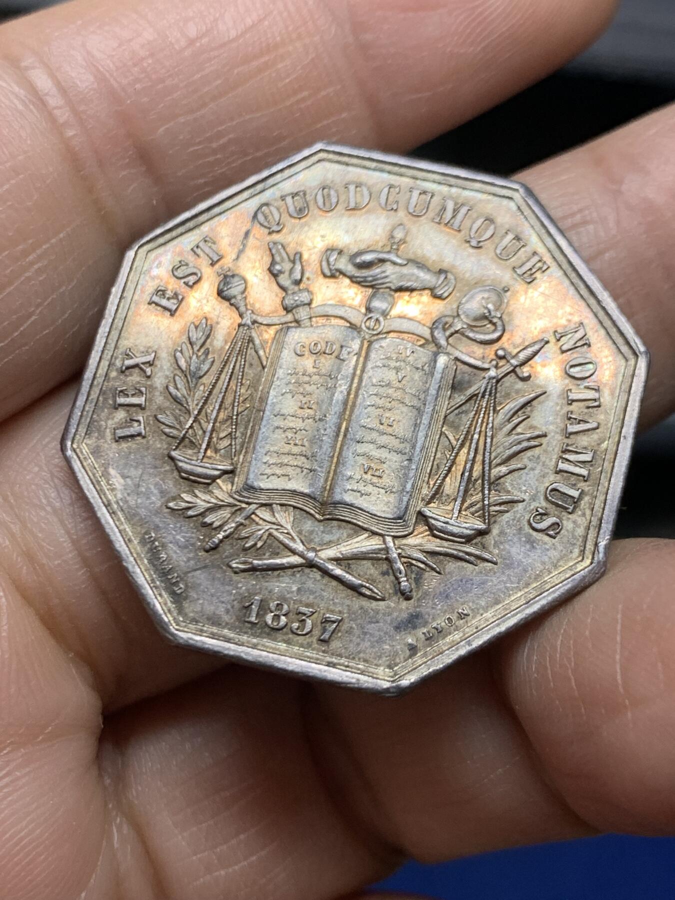 《竞宝斋》第469场 周日，周一 2场连拍 （全场包邮）欢迎送拍 法国1837维埃省公证人银质代币。早期蜜蜂边铭版本。常见丰饶角款，直径：32.4mm，重：13.75g