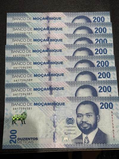 《外钞收藏家》第六百一十六期（精品场）（长期征集拍品、欢迎藏友们联系合作） - 莫桑比克200 八张一起 全新UNC