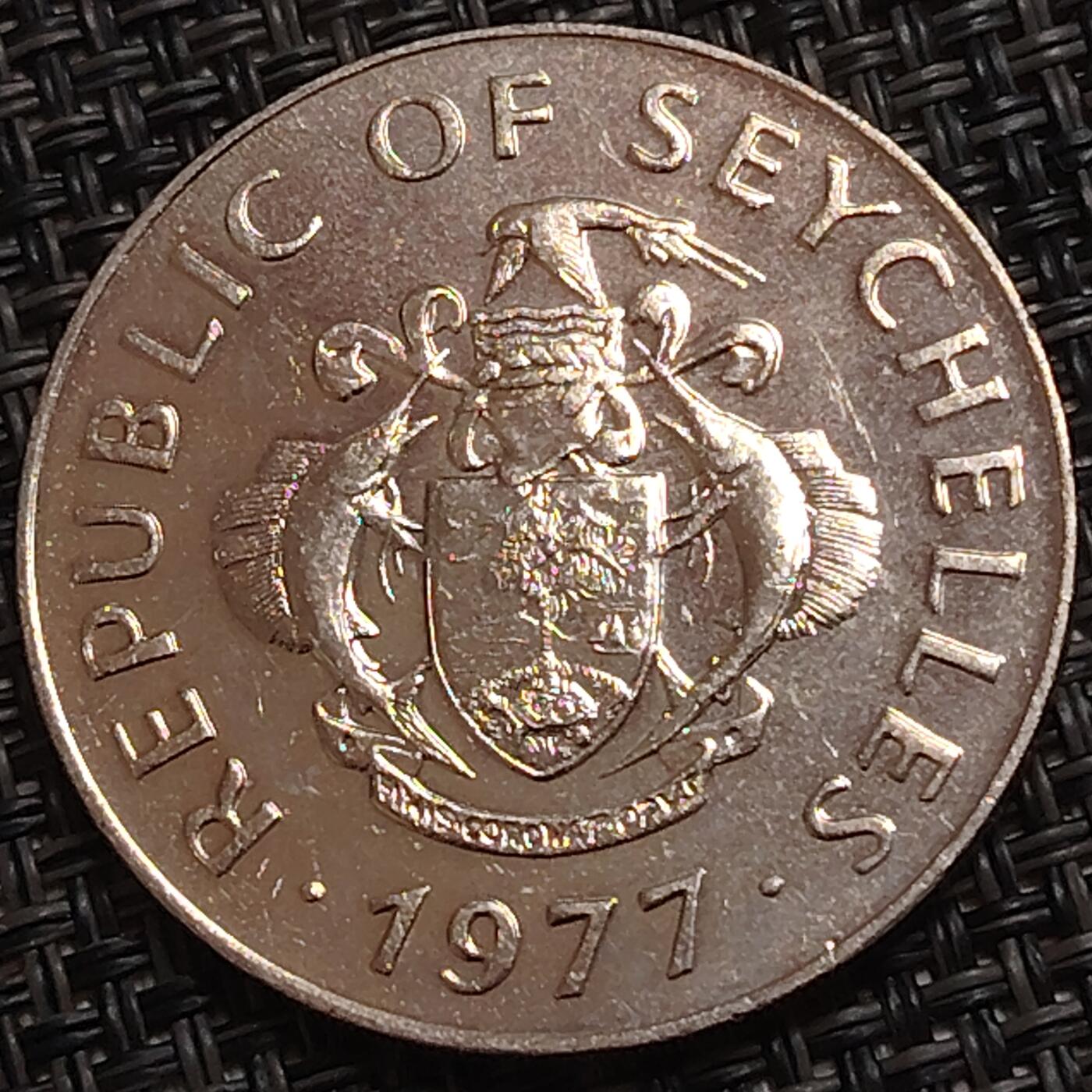 布加迪🐬～世界钱币(上海)🌾第 280 期 /  各国套币和散币 塞舌尔🇸🇨 1977年 10卢比 FAO 纪念币 34.5mm