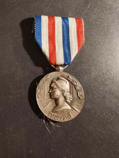 老王徽章第186期 - 法国银级铁路服务奖章   1961年实发