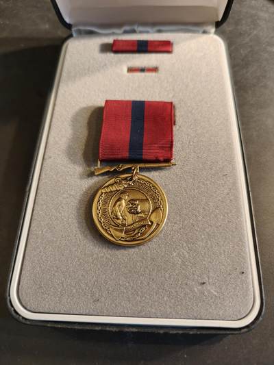 老王徽章第186期 - 美国海军陆战队品德优良奖章 原盒带略和珐琅略 少见全套