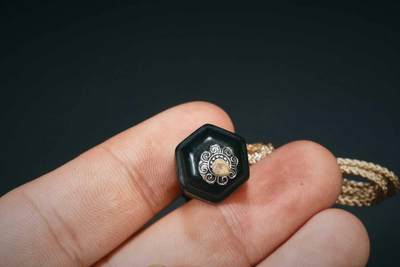 上海都达杂项专场90【全场包邮】  天然和田玉青玉六角珠挂件 附鉴定证92-60书